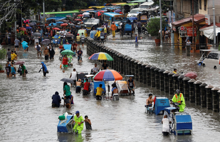 Water rush in classroom in Leyte due to typhoon Vicky